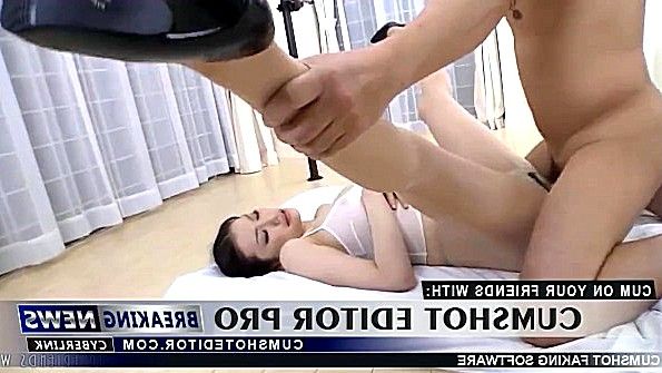 мощно трахает в пизду